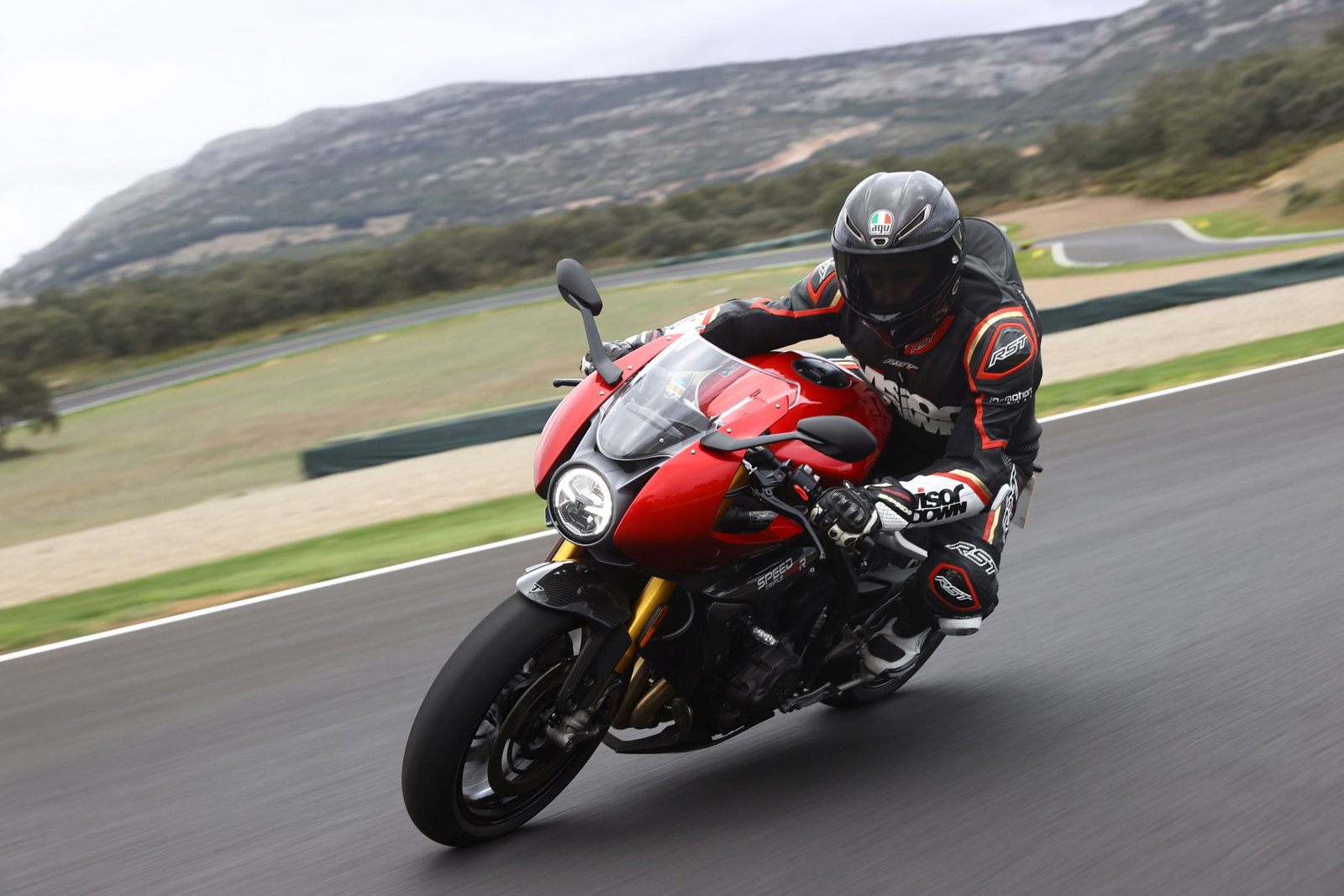 Triumph Speed Triple 1200 RR road and track review | Visordown